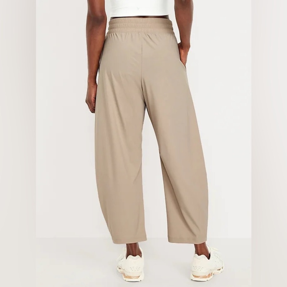 NEW! Old Navy High-Waisted SleekTech Barrel Ankle Pants🏸 - Picture 2 of 12
